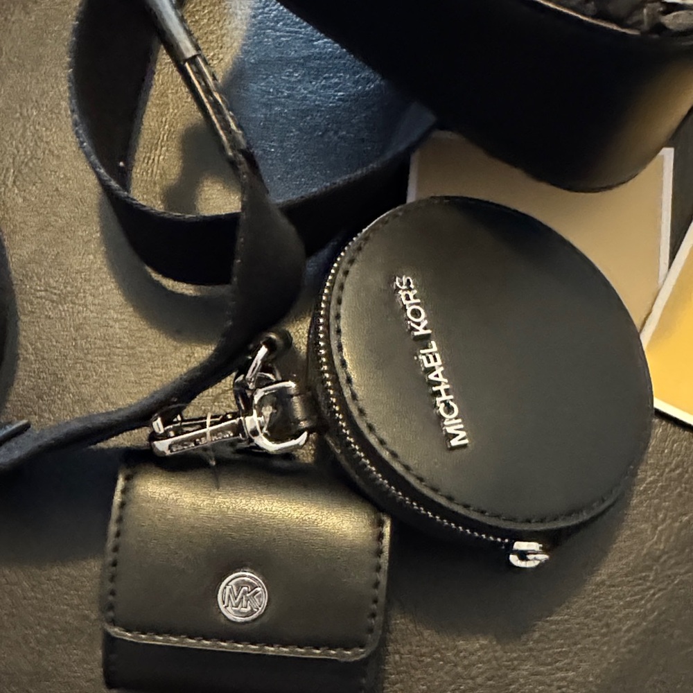 NWOT Michael Kors Black/White/Gray Textured Crossbody Bag With AirPod/Coin Pouch - Picture 8 of 10